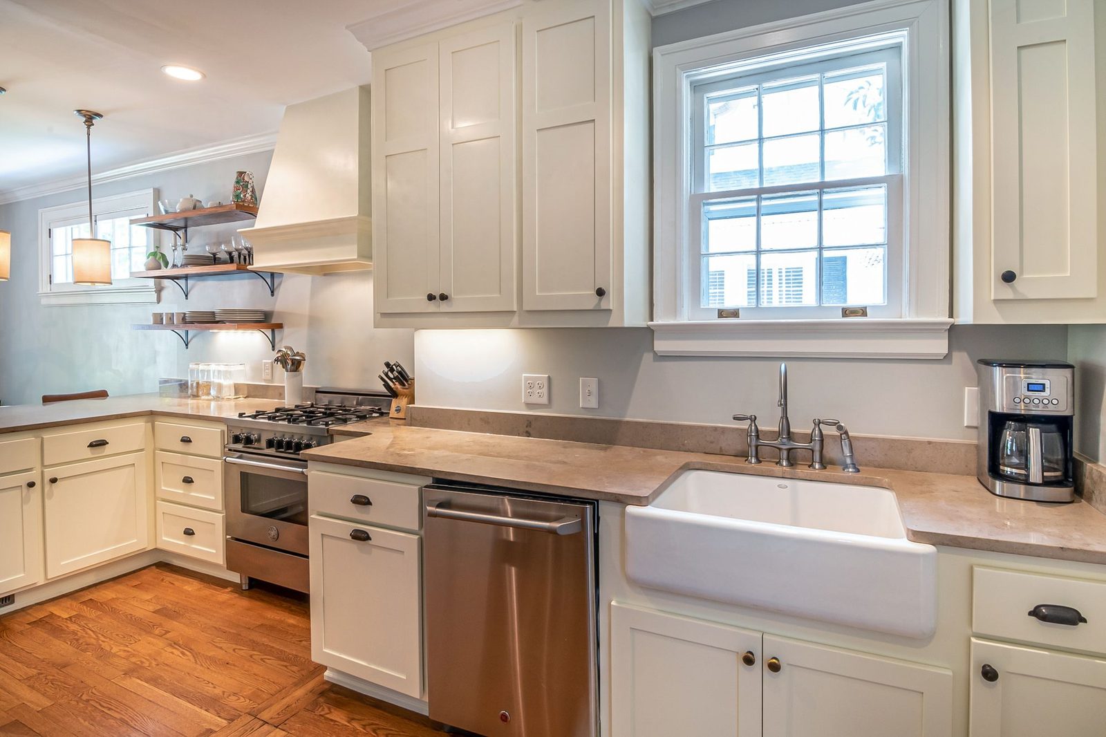 White shaker replacement kitchen doors with a Belfast sink
